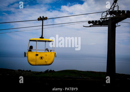 Téléphérique de jaune sur le Great Orme, Llandudno Banque D'Images