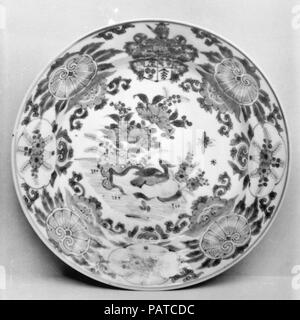 La plaque. Culture : la Chine. Dimensions : diam. 8 1/4 in. (21 cm). Musée : Metropolitan Museum of Art, New York, USA. Banque D'Images