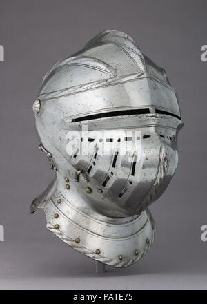 Armet. Culture : l'allemand. Dimensions : H. 14 in. (35,6 cm) ; W. 9 in. (22,86 cm) ; D. 12 1/4 in. (31,1 cm) ; WT. 6 lb. 9 oz. (2977 g). Date : ca. 1520. Musée : Metropolitan Museum of Art, New York, USA. Banque D'Images