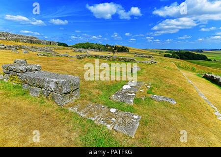 Fort romain de Housesteads et fort piliers reste à l'Est Banque D'Images