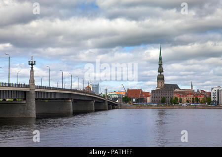 Avis sur l'ensemble du fleuve Daugava Riga Banque D'Images
