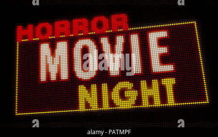 Horror movie night retro éclairé intro lettres sur grand écran néon avec de gros pixels. La lumière vive du texte sur l'affichage des ampoules. Événement de divertissement adve Banque D'Images