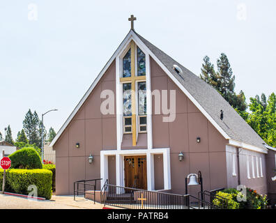 Dans l'église moderne de la communauté de Foothill Banque D'Images