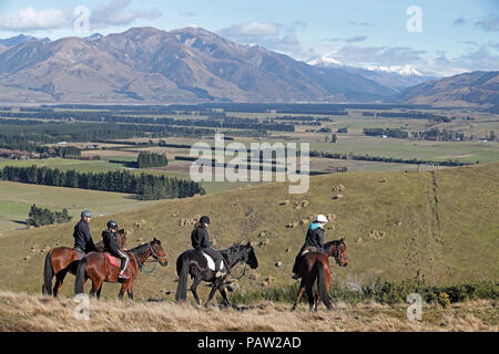 Photo par Tim Cuff - 17 juillet 2018 - Voyage sur la station thermale de Hanmer Springs, District Hurunui, Nouvelle-Zélande : randonnées à cheval avec th Banque D'Images