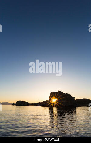 Coucher du soleil sur la roche de l'éléphant de l'île Santa Catalina, Baja California Sur, au Mexique. Banque D'Images