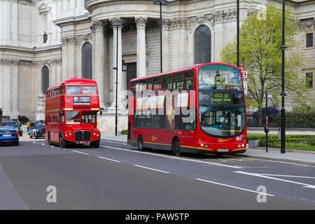 Londres - le 13 mai : ride London bus sur 13 mai 2012 à Londres. En 2012, LB sert 19 000 arrêts de bus avec une flotte de 8 000 bus. Un jour de la semaine 6 Banque D'Images