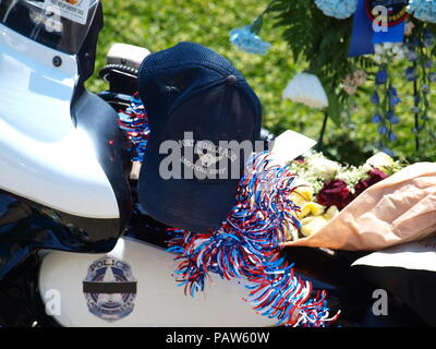 Dallas,USA,24 juillet 2018. Sr, Cpl Earl 'Jamie' Givens, un vétéran de 32 ans de la police de Dallas est mort en service alors qu'il escortait un convoi funèbre en tant que membre de l'unité moto. Givens agent a été frappé par un SUV. Le conducteur a été arrêté pour avoir été sous l'influence de l'alcool. Des services funéraires soit jeudi prochain à Prestonwood Baptist Church, Plano. Credit : dallaspaparazzo/Alamy Live News Banque D'Images