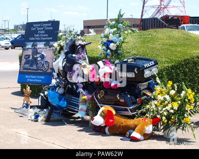 Dallas,USA,24 juillet 2018. Sr, Cpl Earl 'Jamie' Givens, un vétéran de 32 ans de la police de Dallas est mort en service alors qu'il escortait un convoi funèbre en tant que membre de l'unité moto. Givens agent a été frappé par un SUV. Le conducteur a été arrêté pour avoir été sous l'influence de l'alcool. Des services funéraires soit jeudi prochain à Prestonwood Baptist Church, Plano. Credit : dallaspaparazzo/Alamy Live News Banque D'Images