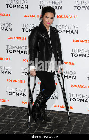 West Hollywood, CA, États-Unis. 13 février 2013. 24 juillet 2018 - le chanteur demi Lovato a été hospitalisé après avoir souffert d'une surdose apparente. Photo du dossier : 13 février 2013 - West Hollywood, Californie - demi Lovato. Topshop Topman LA soirée d'ouverture à Cecconi?s. Crédit photo : Byron Purvis/AdMedia crédit : Byron Purvis/AdMedia/Alamy Live News Banque D'Images