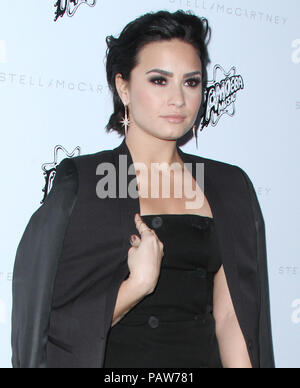 Los Angeles, CALIFORNIE, États-Unis. 12 janvier 2016. 24 juillet 2018 - le chanteur demi Lovato a été hospitalisé après avoir souffert d'une surdose apparente. Photo du dossier : 12 janvier 2016 - Los Angeles, Californie - demi Lovato. Stella McCartney automne 2016 Collection événement organisé à Amoeba Music Hollywood. Crédit photo : AdMedia crédit : AdMedia//Alamy Live News Banque D'Images