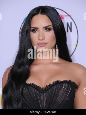 Los Angeles, CALIFORNIE, États-Unis. 24 juillet 2018. 24 juillet 2018 - le chanteur demi Lovato a été hospitalisé après avoir souffert d'une surdose apparente. Photo du dossier : 19 novembre 2017 - Los Angeles, Californie - demi Lovato. 2017 American Music Awards organisé au Microsoft Theater à Los Angeles. Crédit photo : Birdie Thompson/Admedia Banque D'Images