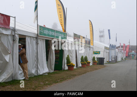 Llanelwedd, Powys, au Royaume-Uni. 25 juillet 2018. Brouillard froid démarrage sur le troisième jour de la Royal Welsh Show agricole. Le Royal Welsh Show agricole est salué comme le plus grand et plus prestigieux événement du genre en Europe. Plus de 200 000 visiteurs sont attendus cette semaine au cours de la période de quatre jours. Le tout premier spectacle a été à Aberystwyth en 1904 et a attiré 442 entrées de l'élevage. © Graham M. Lawrence/Alamy Live News. Banque D'Images