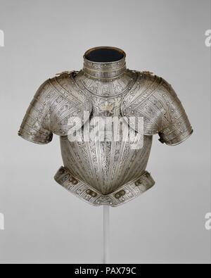 Des parties d'une armure pour Vincenzo Luigi di Capua (d. 1627). Armurier : Pompeo della Cesa (Italien, Milan, ca. 1537-1610). Culture : L'Italien, Milan. Dimensions : H. comme monté en 19. (48 cm). Date : ca. 1595. Ces éléments font partie d'une armure d'infanterie ou de cavalerie faite pour le noble napolitaine Vincenzo Luigi di Capua (d. 1627), comte d'Altavilla et prince de Riccia. La cuirasse porte son personal impresa (emblème), un au-dessus de la devise Nulla sunburst Quies Alibi (Pas de repos mais ici). Pompeo della Cesa, dont la signature gravée "Pompeo' se trouve près du haut de la cuirasse dans les cen Banque D'Images