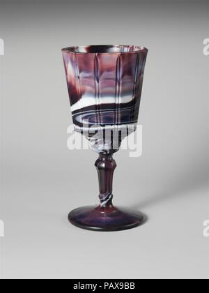 Goblet. Culture : L'Américain. Dimensions : H. 6 3/8 in. (16,2 cm). Bouilloire : Challinor, Taylor et de l'entreprise (1866-1891). Date : 1870-90. Musée : Metropolitan Museum of Art, New York, USA. Banque D'Images