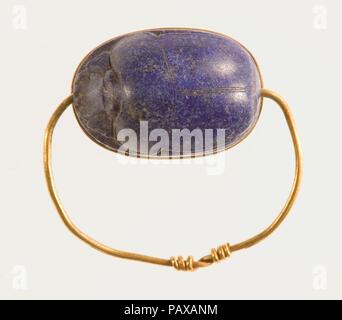 Anneau de doigt de Scarab. Dimensions : diam. 2,5 cm (1 po) ; scarab : l. 1,8 cm (11/16). Dynastie DYNASTIE : 12-13. Date : ca. 1850-1750 av. J.-C.. Musée : Metropolitan Museum of Art, New York, USA. Banque D'Images