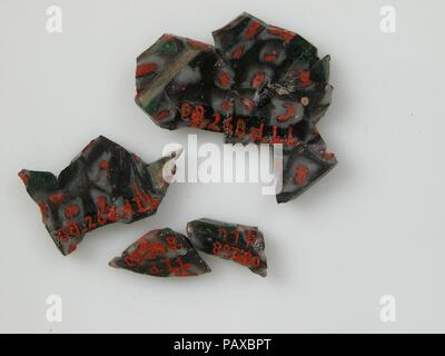 Des fragments de verre à partir d'un navire. Culture : le copte. Dimensions : Stockage (petri diam.) : 2 1/8 in. (5,4 cm). Date : 4ème au début du 5e siècle. Musée : Metropolitan Museum of Art, New York, USA. Banque D'Images