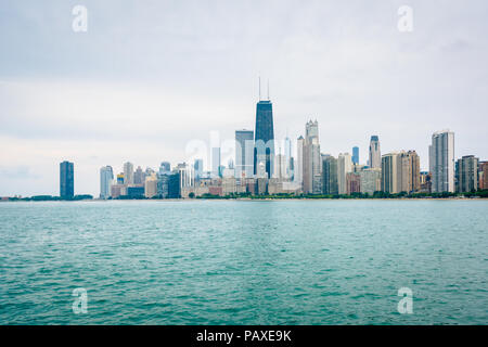 L'horizon de Chicago, vu de North Avenue Beach à Chicago, Illinois Banque D'Images