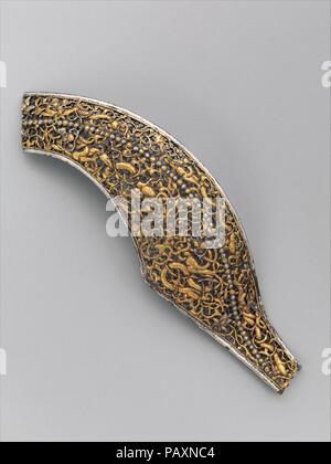 Moitié droite d'une plaque de troussequin une selle. Culture : chinois ou tibétain. Dimensions : H. 8 1/4 in. (21 cm) ; O. 6 1/4 in. (15,9 cm) ; WT. 5 oz. (141,7 g). Date : 16ème-18ème siècle. Musée : Metropolitan Museum of Art, New York, USA. Banque D'Images