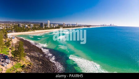 Vue aérienne de Burleigh Heads - une banlieue célèbre plage de surf sur la Gold Coast, Queensland, Australie Banque D'Images