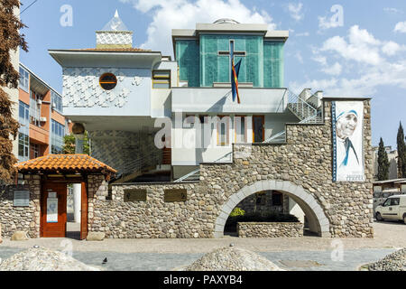 SKOPJE, RÉPUBLIQUE DE MACÉDOINE - 13 MAI 2017 : Memorial House Mère Teresa dans la ville de Skopje, République de Macédoine Banque D'Images