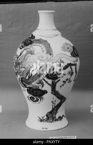 Vase. Culture : le Japon. Dimensions : H. 9 3/4 in. (24,8 cm) ; Diam. 6 in. (15,2 cm). Date : 1780. Musée : Metropolitan Museum of Art, New York, USA. Banque D'Images