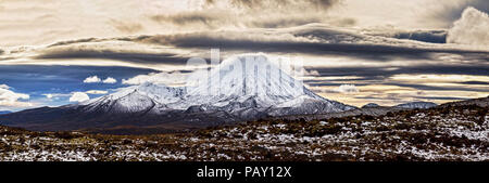 Mt Ngauruhoe, Mount Ruapehu, Tongariro National Park, New Zealand North Island Banque D'Images