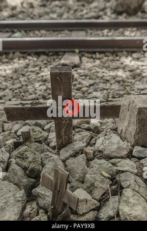 Croix du souvenir à l'Enfer, dans les collines de Tenasserim, la province de Kanchanaburi, Thaïlande Banque D'Images