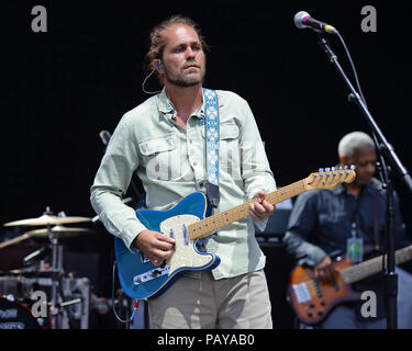 MIAMI FL - 30 juillet : Clarence Greenwood de Citizen Cope fonctionne à Bayfront Park Amphitheater le 30 juillet 2015 à Miami, en Floride. People : Clarence Greenwood Banque D'Images