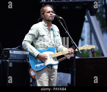 MIAMI FL - 30 juillet : Clarence Greenwood de Citizen Cope fonctionne à Bayfront Park Amphitheater le 30 juillet 2015 à Miami, en Floride. People : Clarence Greenwood Banque D'Images