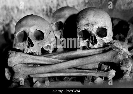 Les crânes - Cimitero delle Fontanelle, Naples - Italie 4 Banque D'Images