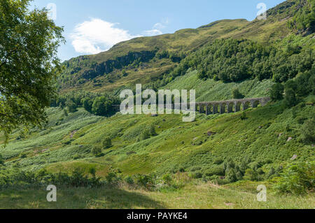 L'ancien viaduc de la ligne de chemin de fer maintenant un chemin les marcheurs à Glen Ogle.Le Glen Ogle rail trail. Le Perthshire. L'Écosse. Banque D'Images