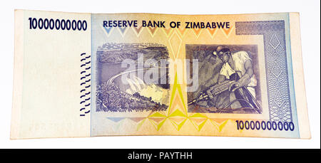 10000000000 (10 milliards de dollars du Zimbabwe) billet de banque. L'un de manny currences au Zimbabwe Banque D'Images