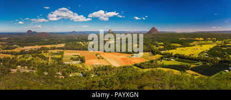 Vue depuis le sommet du mont Coochin, Glass House Mountains, Sunshine Coast, Queensland, Australie Banque D'Images