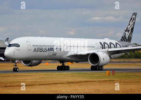 Le nouvel Airbus A350-1000 a montré son agilité pendant la Farnborough International Airshow 2018 Banque D'Images