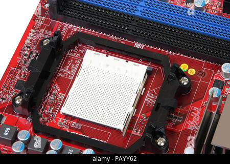 Processeur et mémoire DIMM sockets dans un PC moderne ordinateur carte mère. Logos et les marques déposées. Banque D'Images