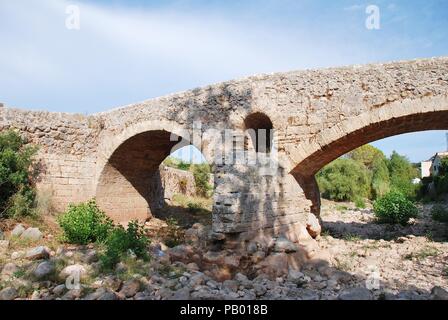 Le pont romain à travers le torrent de Sant Jordi dans Pollenca sur l'île espagnole de Majorque le 4 septembre 2017. Banque D'Images