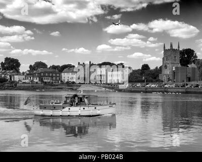 Vintage cruiser naviguant sur la Tamise neat Middx Twickenham UK Banque D'Images