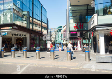 Le centre commercial Cabot Circus d'entrée ou d'un centre commercial, Bristol UK Banque D'Images