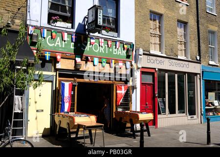 Cafe Bar Kick, Exmouth Market, Londres, Angleterre Banque D'Images