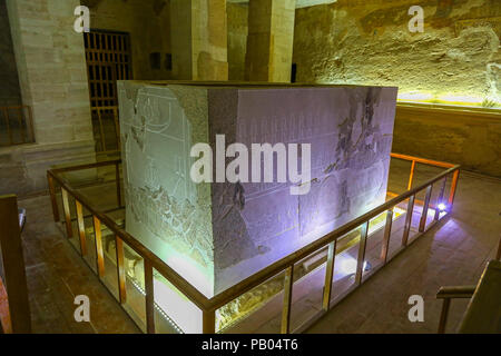 Le sarcophage à l'intérieur de la tombe d'Merneftah ou Merenptah (KV8) dans la Vallée des Rois, Thèbes, Luxor, Egypte, Afrique du Sud Banque D'Images