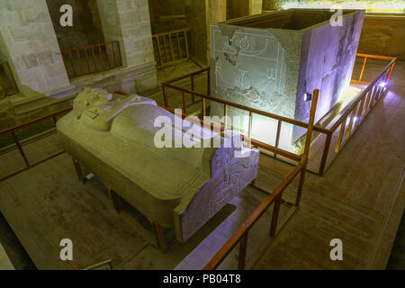 Le couvercle de sarcophage à l'intérieur de la tombe d'Merneftah ou Merenptah (KV8) dans la Vallée des Rois, Thèbes, Luxor, Egypte, Afrique du Sud Banque D'Images