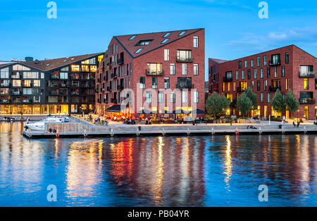 Kroyers Plads bâtiments d'architecture moderne design par remblai illuminé la nuit, Copenhague, Danemark Banque D'Images