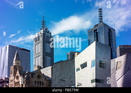 Partie de Melbourne CBD de la ville, y compris la place de la fédération dans l'avant-plan. Banque D'Images