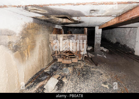 Chariot minier dans un tunnel d'une mine de chaux abandonnés en Suisse Banque D'Images