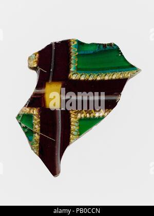 Fragment de mosaïque à rayures de verre. Culture : Roman. Dimensions : hors tout : 1 1/2 x 1 1/2 in. (3,8 x 3,8 cm). Date : fin du 1er siècle avant J.-C.-début 1er siècle de notre ère. Musée : Metropolitan Museum of Art, New York, USA. Banque D'Images