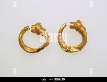 D'Oreille, en forme de trompette. Culture : l'étrusque. Dimensions : d'autres (.168) : 1 1/16 × × 3/8 1 1/8 in. (2,7 × 1 × 2,9 cm) d'autres (.169) : 1 × × 1 1/16 7/16 1/4 in. (2,8 × 1,1 × 3,2 cm). Date : 5ème-3ème siècle avant J.-C.. Musée : Metropolitan Museum of Art, New York, USA. Banque D'Images