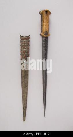 Poignard avec fourreau. Culture : Turc ; blade, italien. Dimensions : L. avec fourreau 20 3/4 in. (60,3 cm) ; L. sans manteau 19 3/4 in. (50,2 cm) ; W. 2 3/8 in. (6 cm) ; WT. 15.1 oz. (428,1 g) ; Wt. de la gaine 8,8 oz. (249,5 g). Date : du 19e siècle. Musée : Metropolitan Museum of Art, New York, USA. Banque D'Images