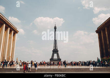 Paris, France - le 7 juillet 2018 - : La fameuse Tour Eiffel (Tour) voir à partir de la Place du Trocadéro. Banque D'Images