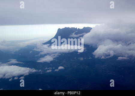 Le Mont Kinabalu, vue aérienne Banque D'Images