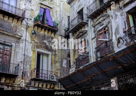 Maisons anciennes à Palerme, Sicile, Italie Banque D'Images